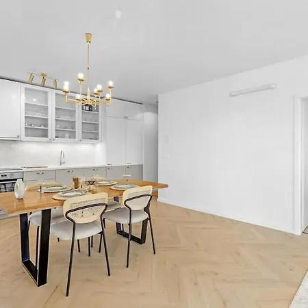 Apartman Shiny With Balcony & Private Parking