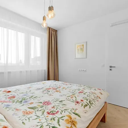 Shiny With Balcony & Private Parking