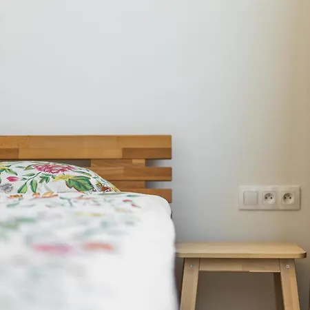 Shiny With Balcony & Private Parking Apartman