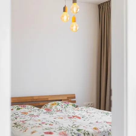 Shiny With Balcony & Private Parking Apartman Pozsony