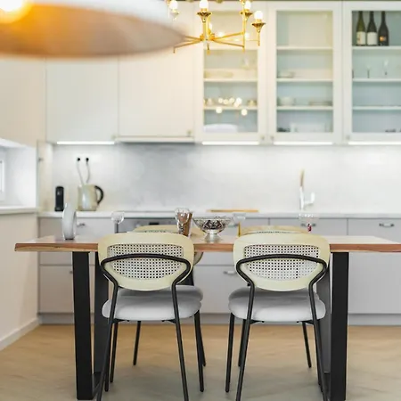 Shiny With Balcony & Private Parking Apartman Pozsony