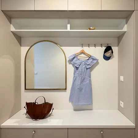 Shiny With Balcony & Private Parking Lägenhet *