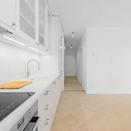 Appartamento Shiny With Balcony & Private Parking *