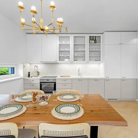 Shiny With Balcony & Private Parking Appartamento Bratislava