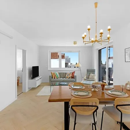 Lägenhet Shiny With Balcony & Private Parking Bratislava