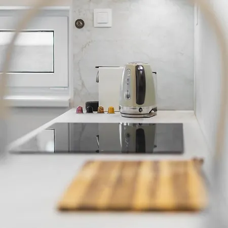 Shiny With Balcony & Private Parking Appartamento