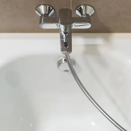 Lägenhet Shiny With Balcony & Private Parking Bratislava