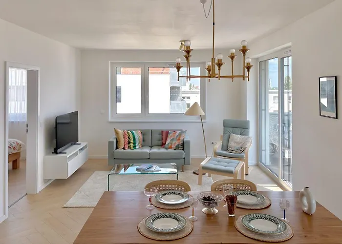 Shiny With Balcony & Private Parking Apartmán *