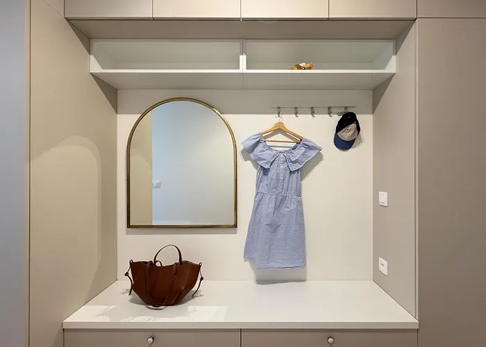 Shiny With Balcony & Private Parking Appartement *