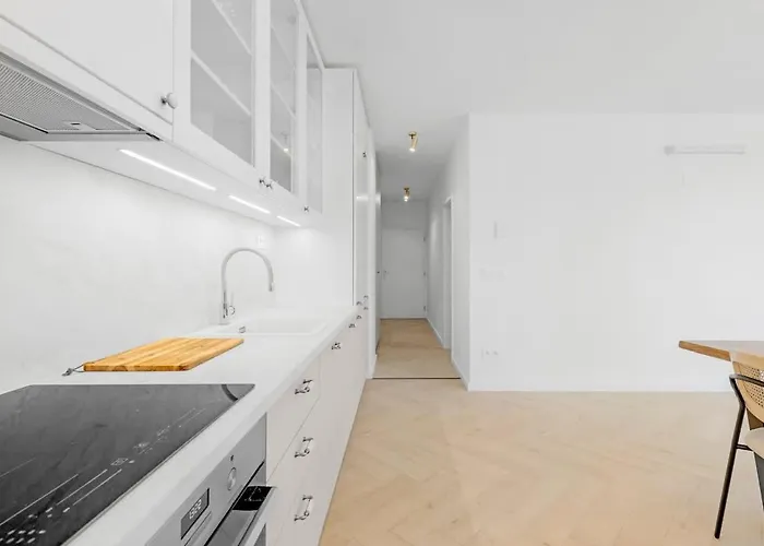 Appartement Shiny With Balcony & Private Parking *