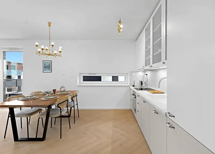 Apartmán Shiny With Balcony & Private Parking