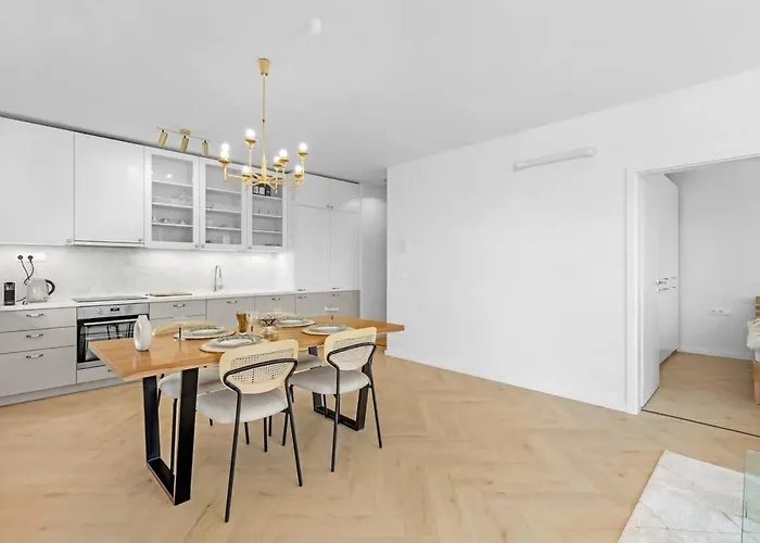 Apartmán Shiny With Balcony & Private Parking