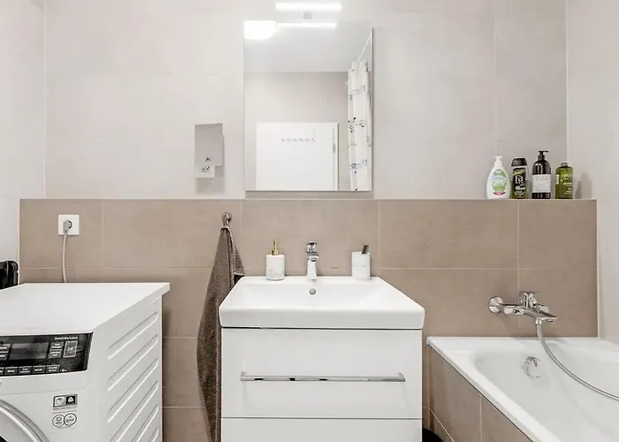 Shiny With Balcony & Private Parking Appartement