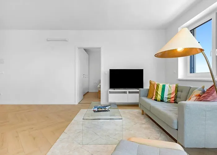 Shiny With Balcony & Private Parking Apartmán Bratislava