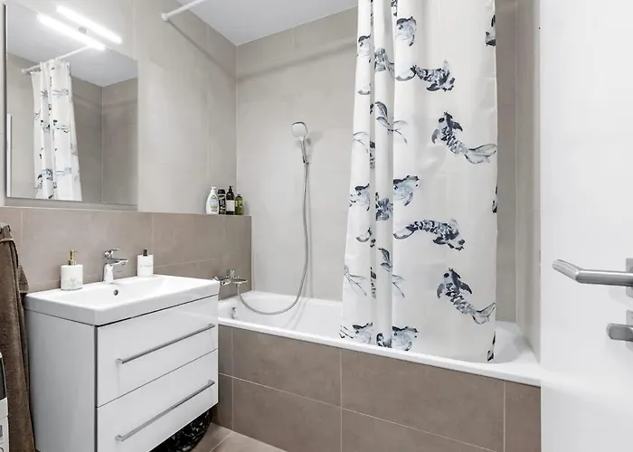 Apartmán Shiny With Balcony & Private Parking Bratislava