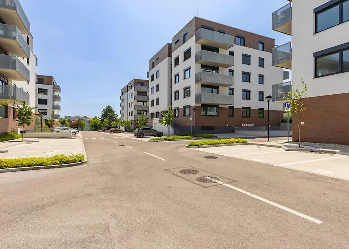 Shiny With Balcony & Private Parking * Bratislava