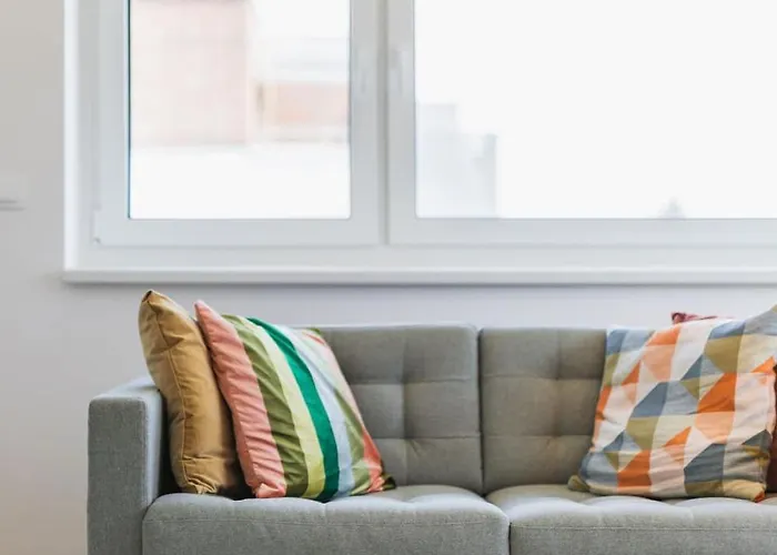 Shiny With Balcony & Private Parking Lägenhet