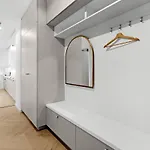 Shiny With Balcony & Private Parking Братислава