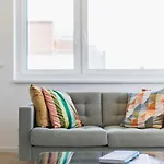 Shiny With Balcony & Private Parking Апартаменти