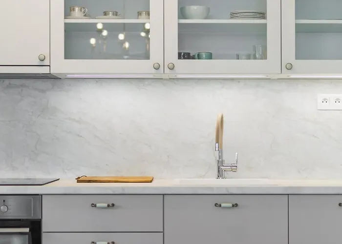 Shiny With Balcony & Private Parking